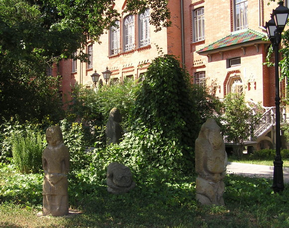 Image - Stone babas at the Poltava Regional Studies Museum.